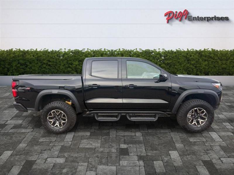 Used 2025 Chevrolet Colorado ZR2 w/ Technology Package AWD/4WD image 9