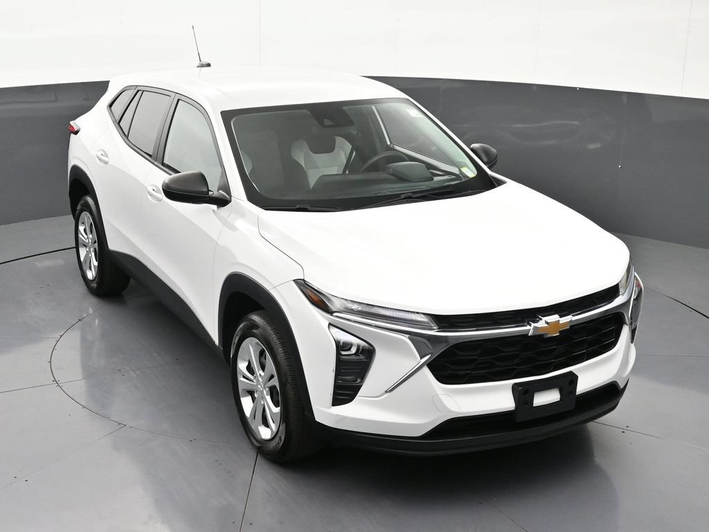 Used 2024 Chevrolet Trax LS FWD image 22