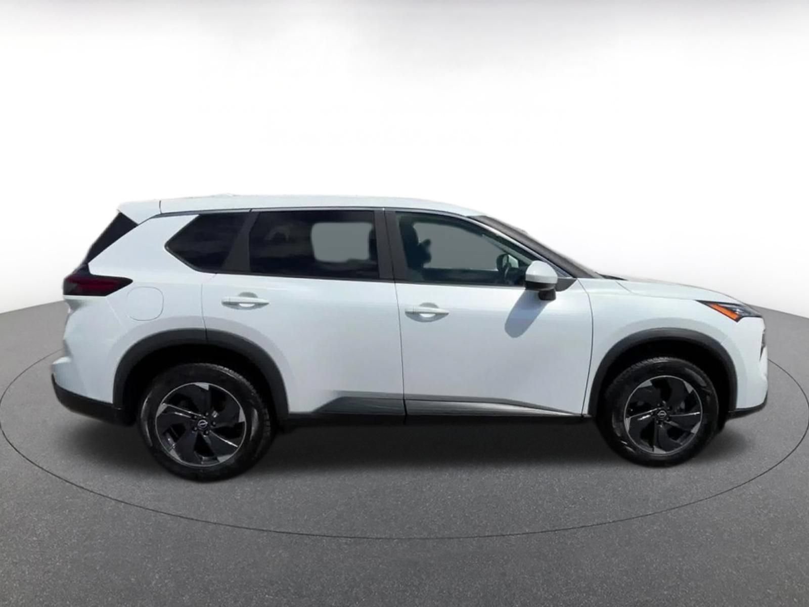 Used 2025 Nissan Rogue SV AWD/4WD image 16