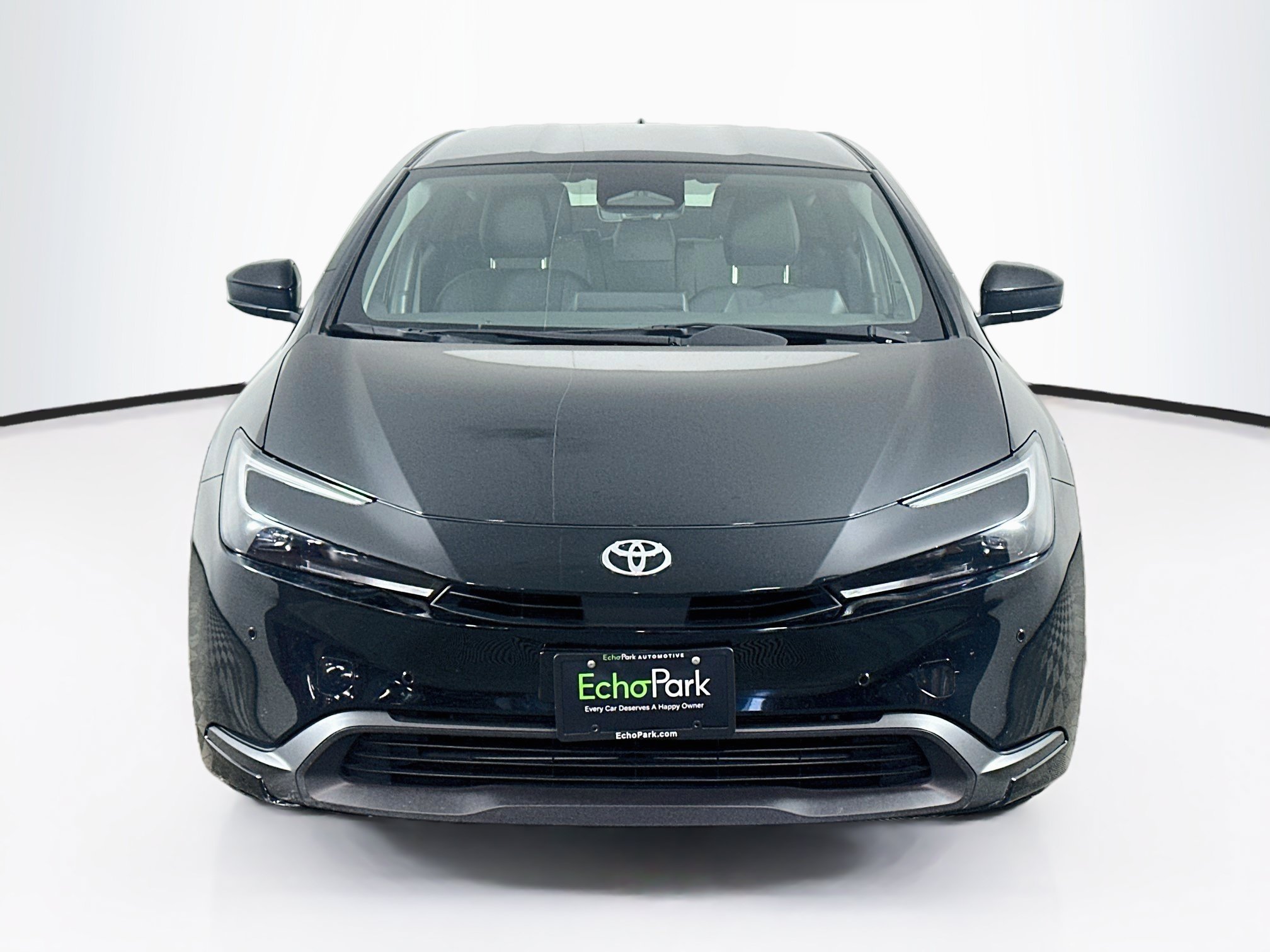 Used 2025 Toyota Prius LE FWD image 2