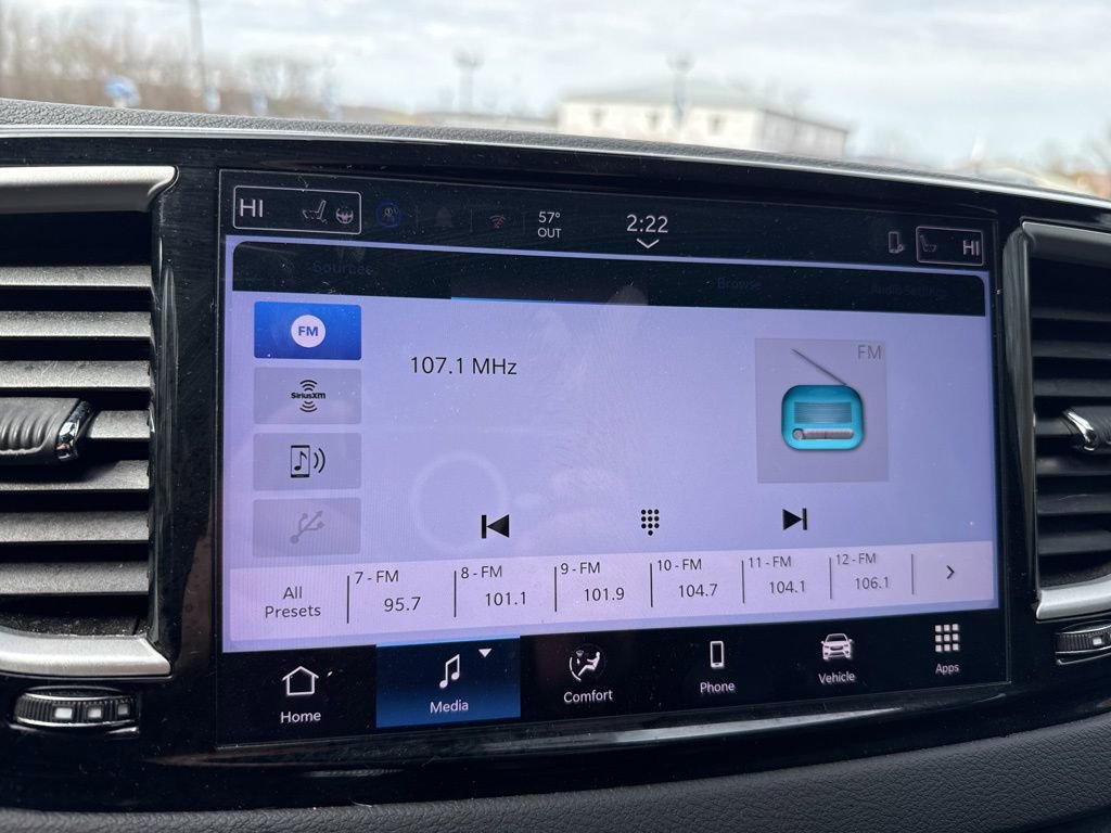 Used 2025 Chrysler Pacifica Select image 25