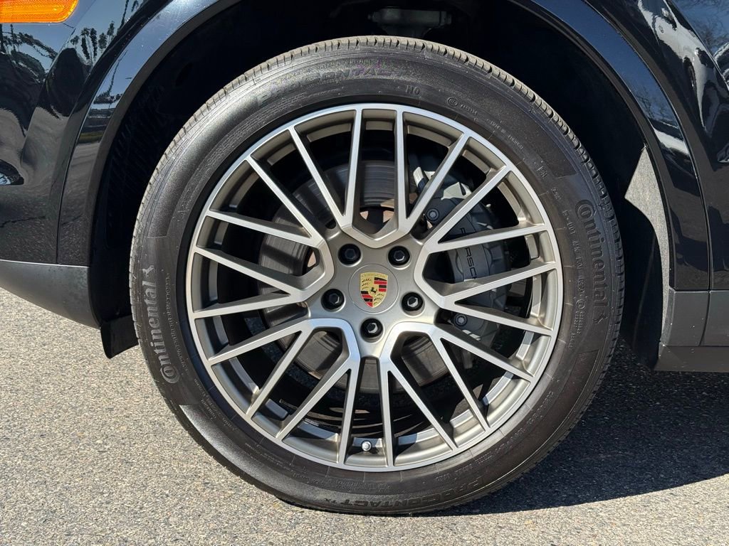 Used 2023 Porsche Cayenne S image 16