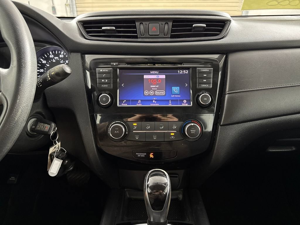 Used 2018 Nissan Rogue S image 16