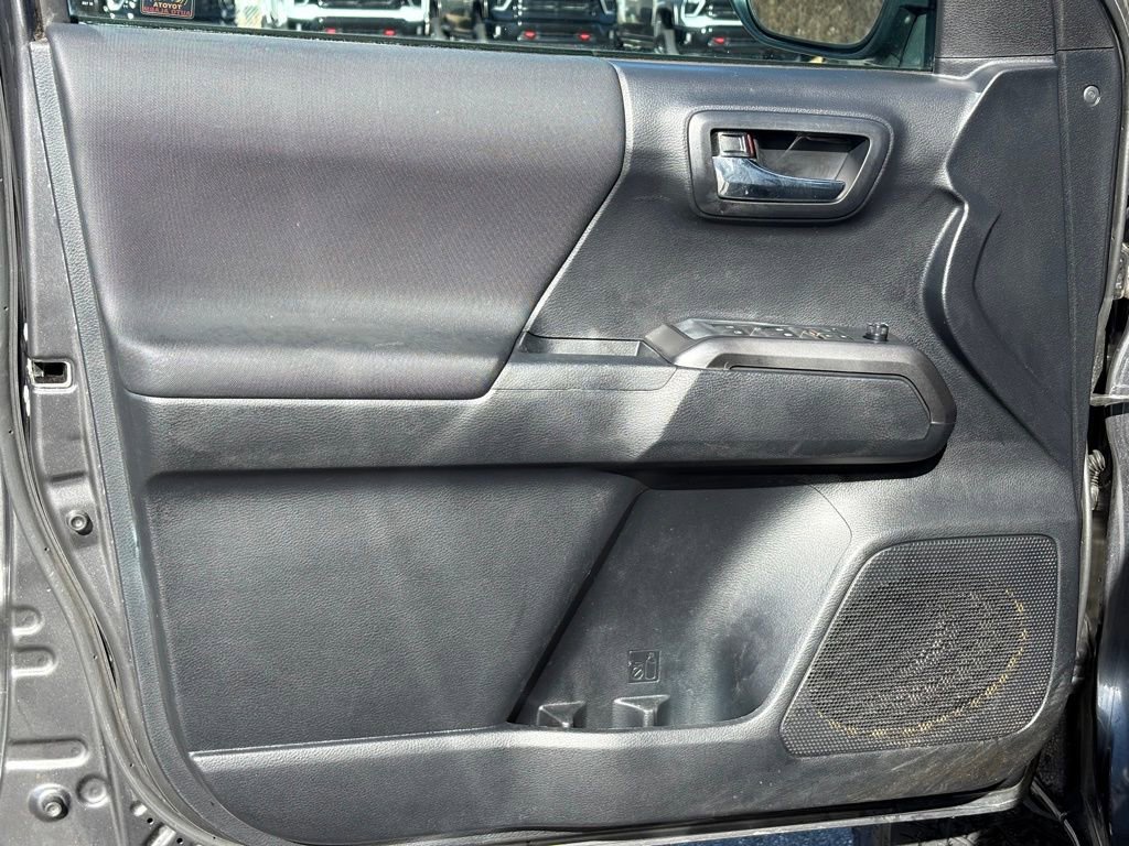 Used 2019 Toyota Tacoma TRD Off-Road image 41