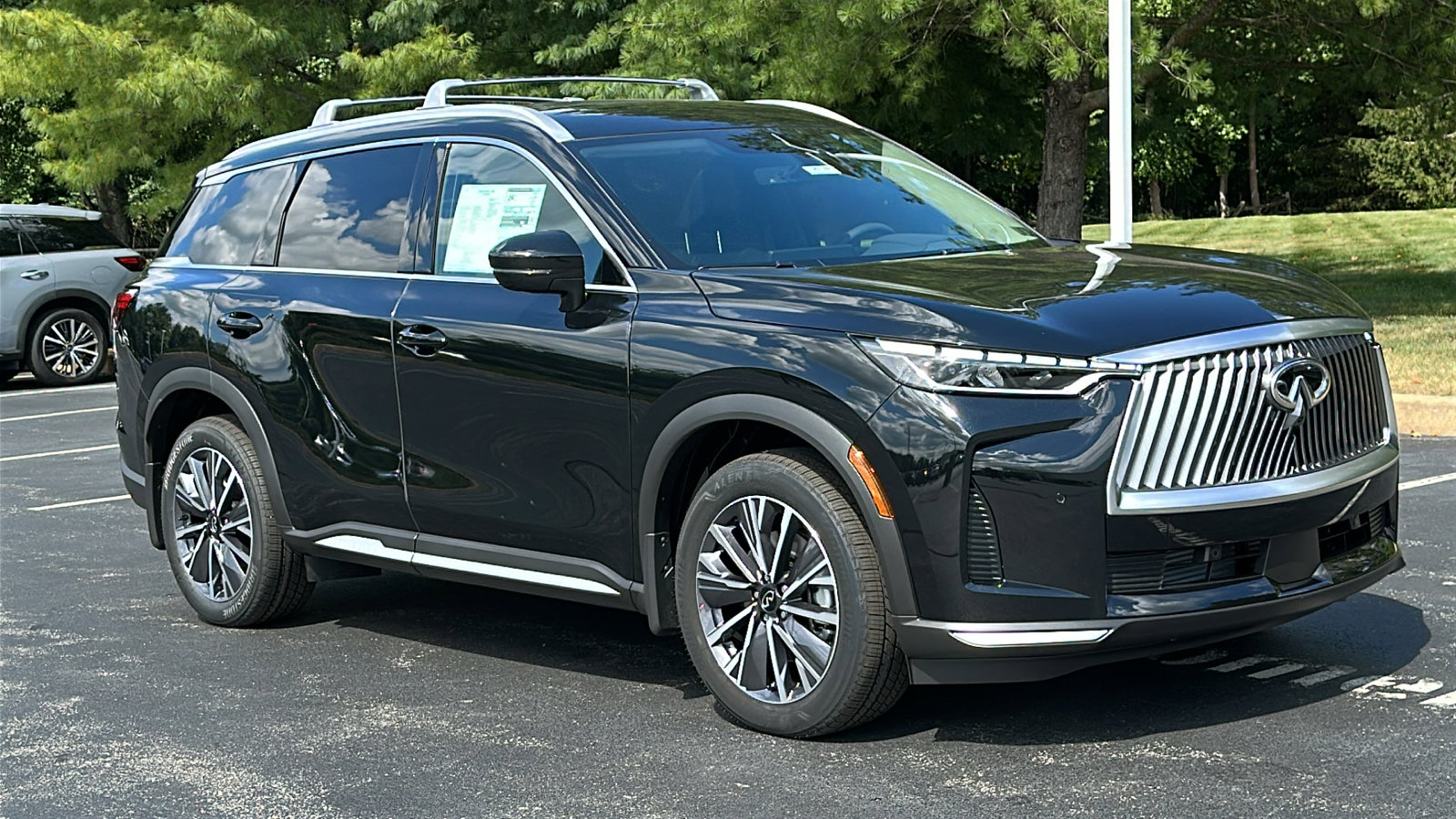 New 2026 INFINITI QX60 Luxe w/ Family Package image 2