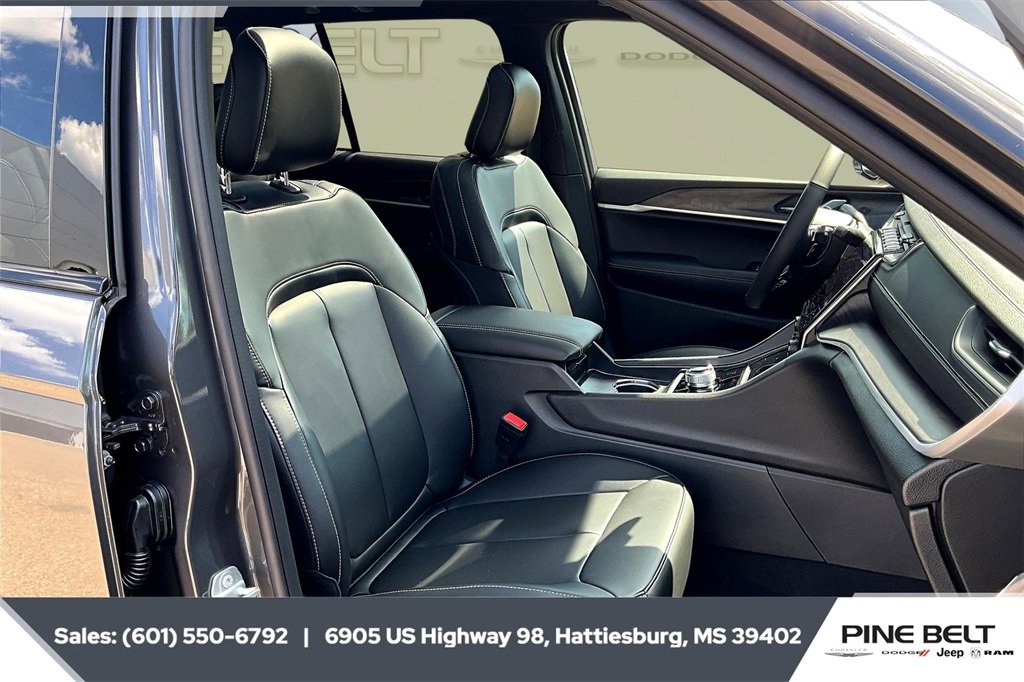 New 2025 Jeep Grand Cherokee Limited image 9