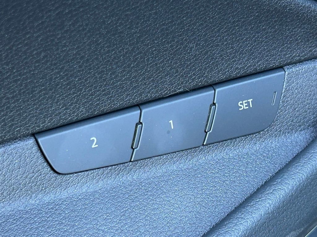 Used 2023 Audi e-tron S Premium Plus w/ Black Optic Package image 81