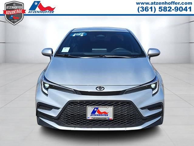 Used 2025 Toyota Corolla SE FWD image 2