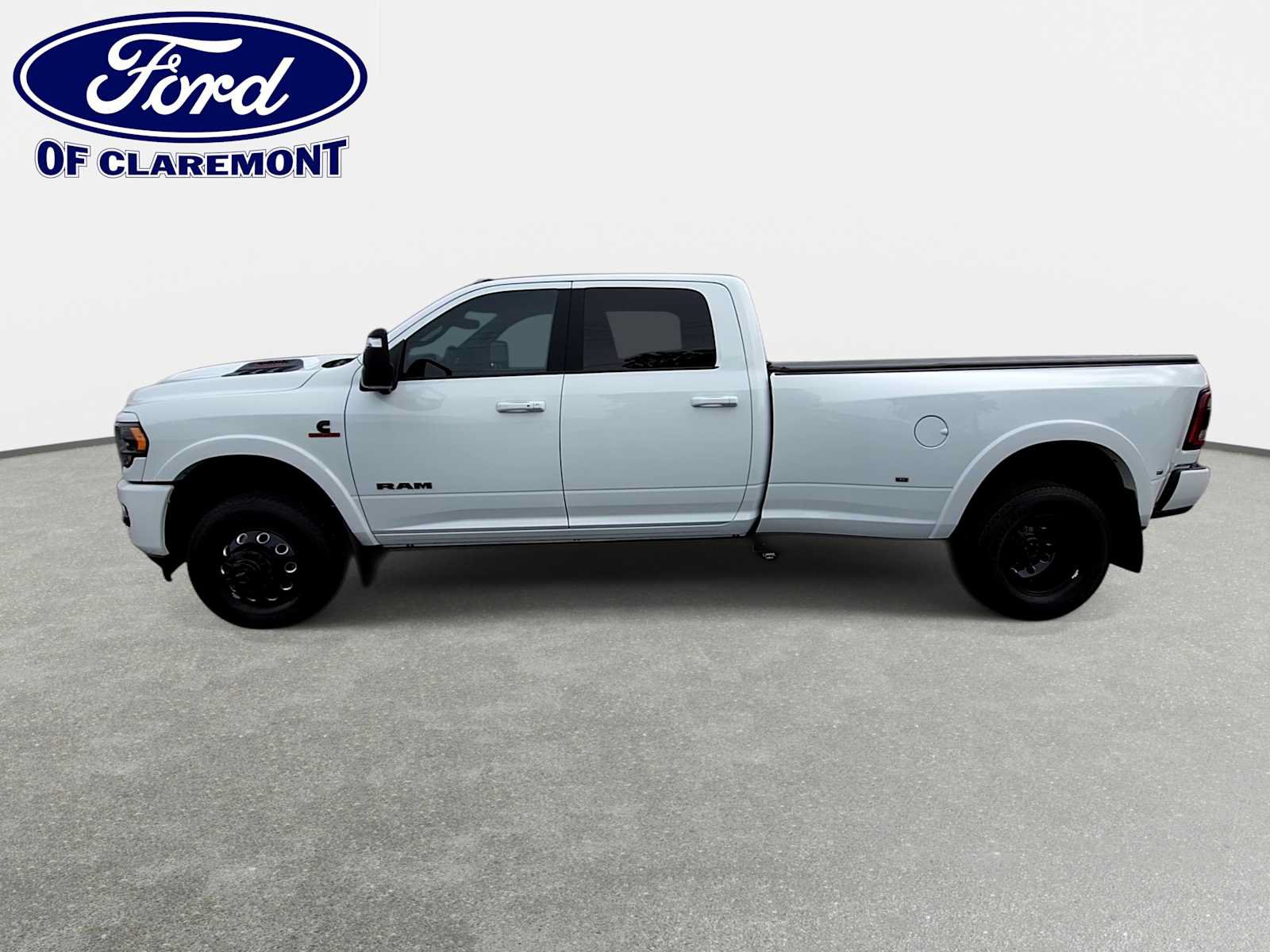Used 2024 RAM 3500 Limited w/ Night Edition AWD/4WD image 5