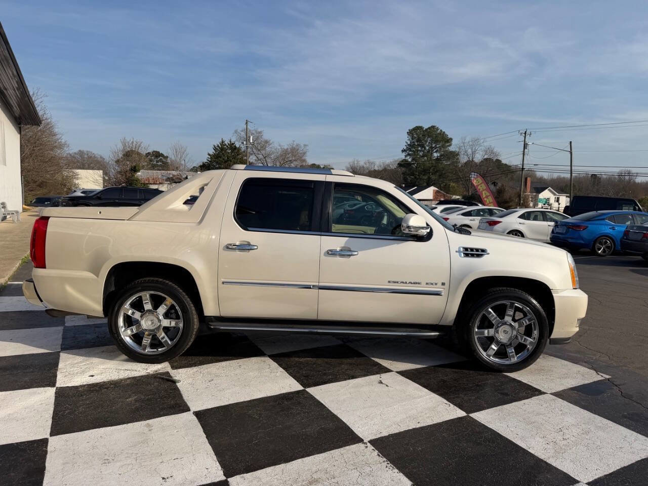 Used 2008 Cadillac Escalade EXT image 5