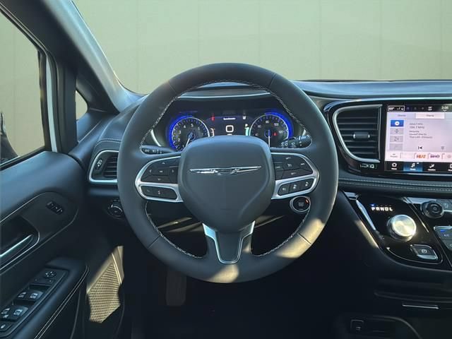 New 2026 Chrysler Pacifica Select FWD image 28
