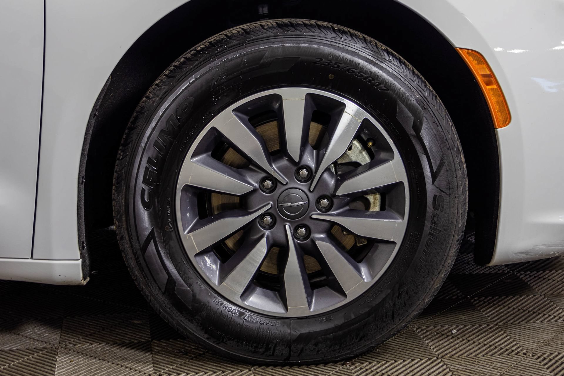 Used 2024 Chrysler Pacifica Limited FWD image 52