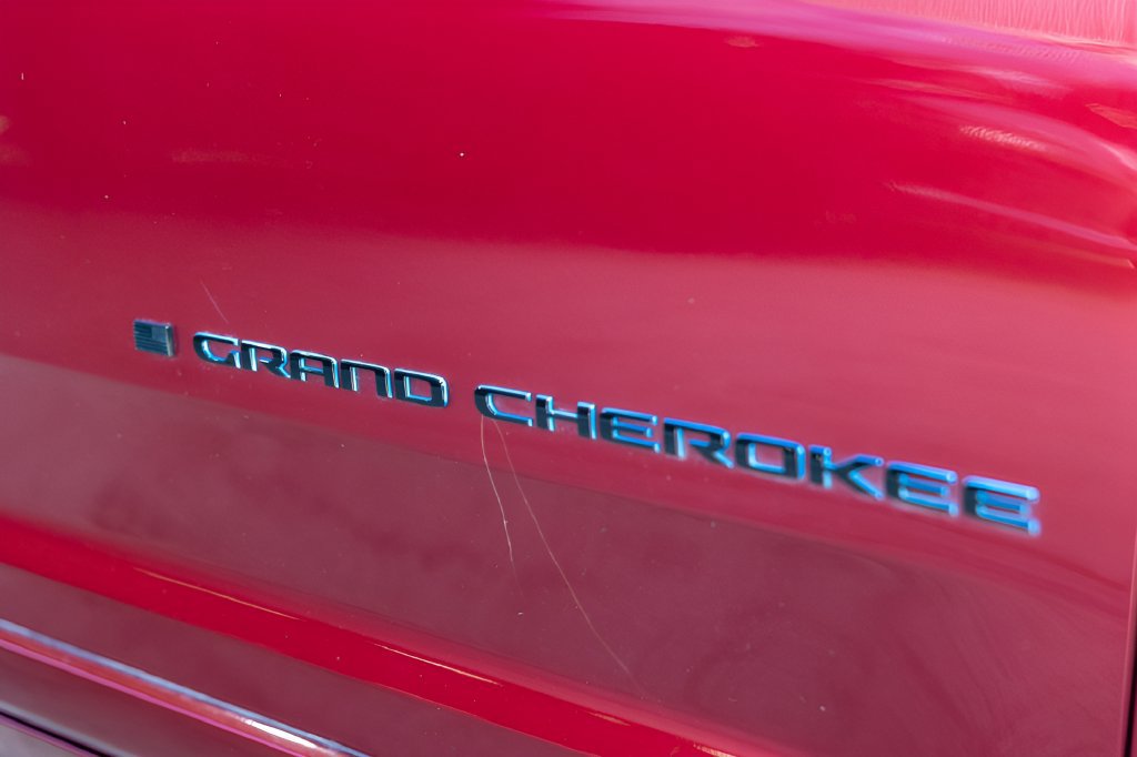 Used 2023 Jeep Grand Cherokee 30th Anniversary AWD/4WD image 11