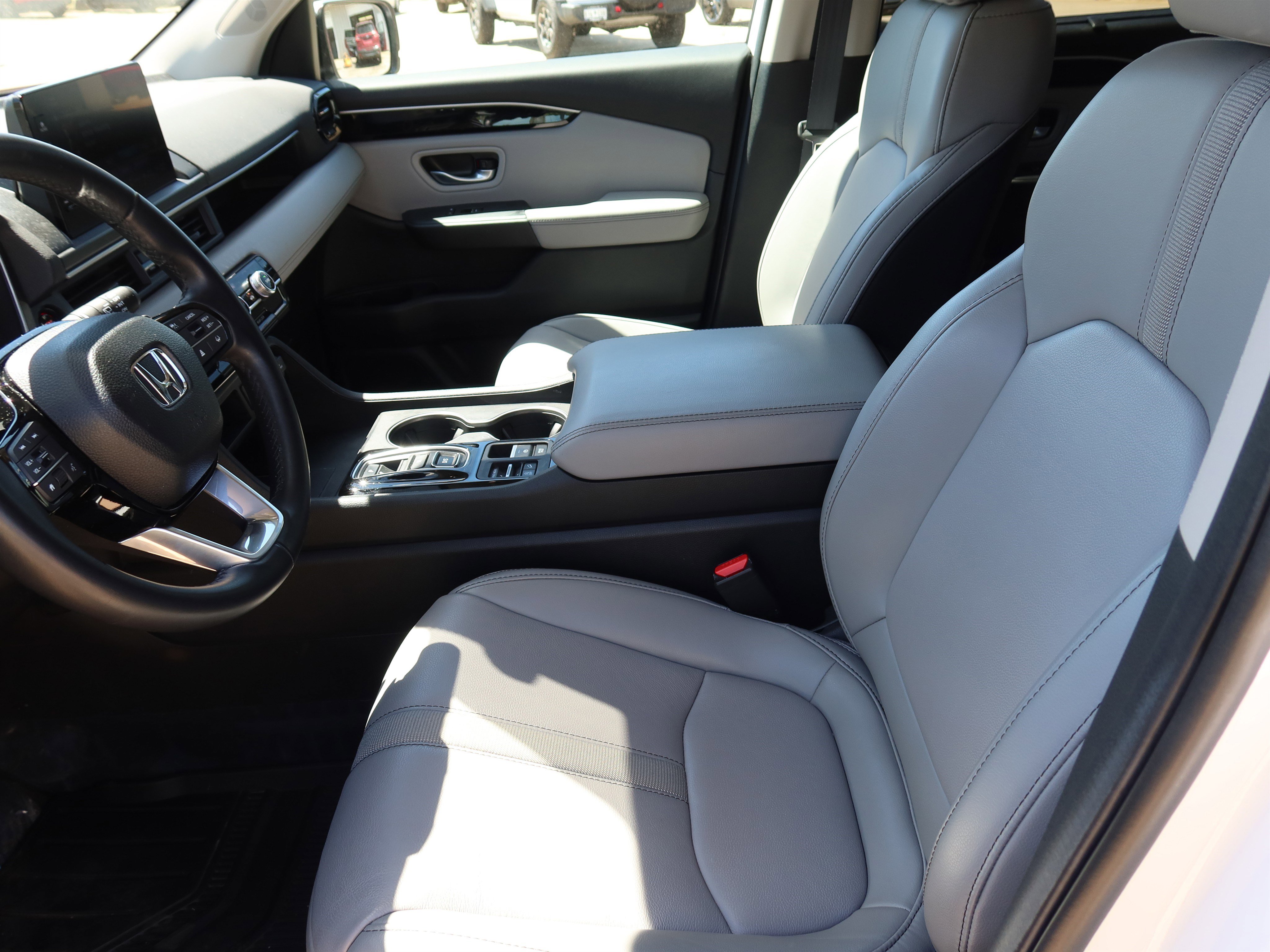 Used 2025 Honda Pilot EX-L image 18