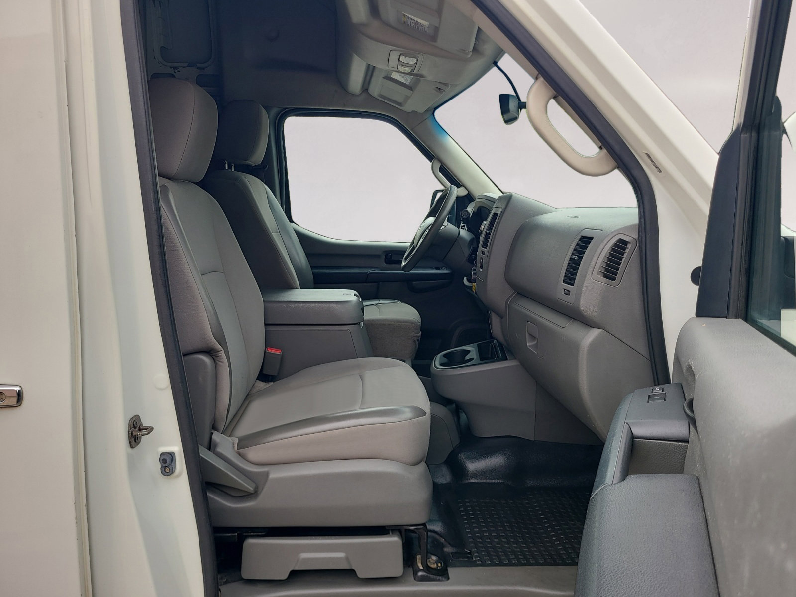 Used 2012 Nissan NV 2500 SV image 22