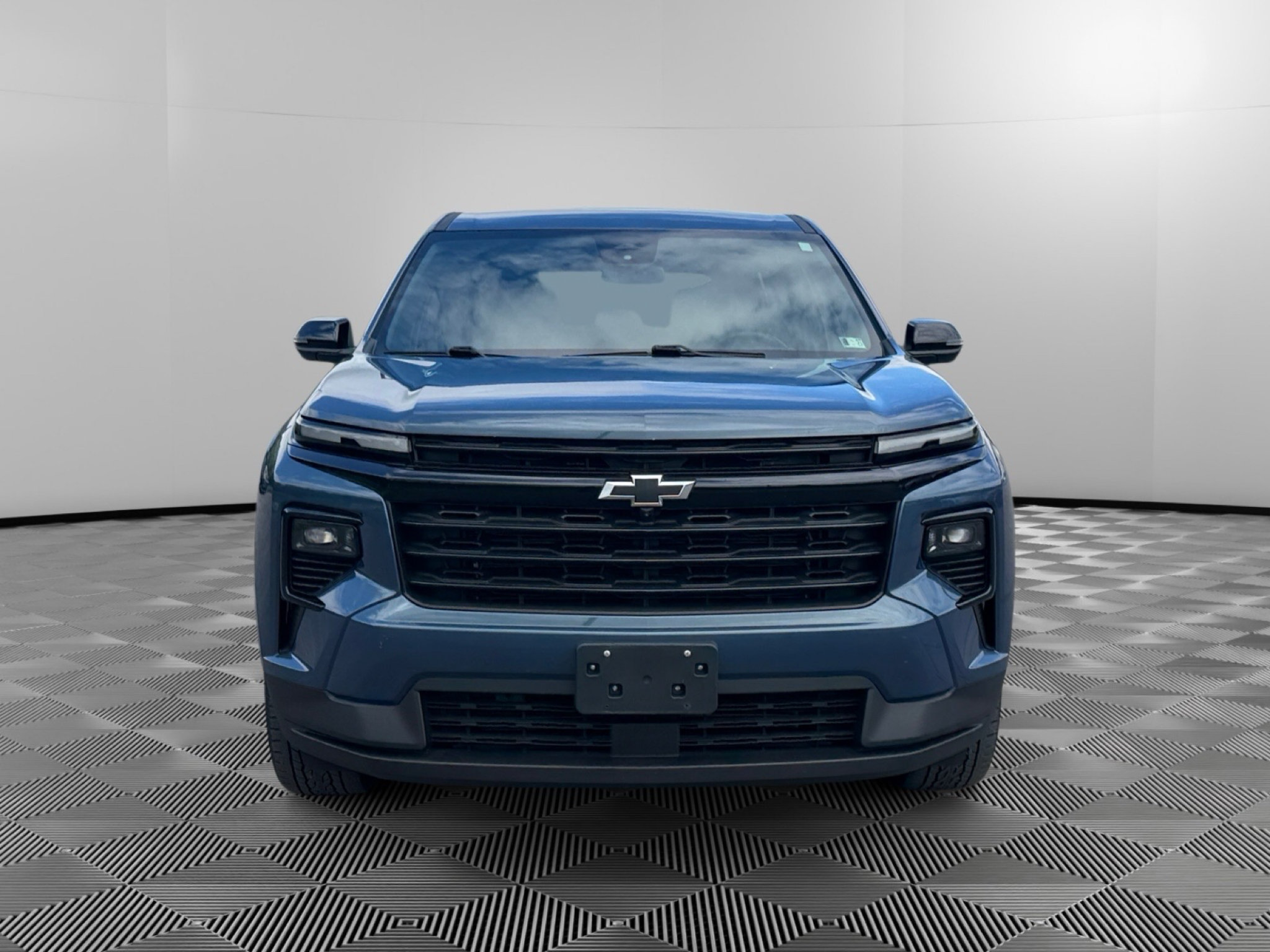 Used 2024 Chevrolet Traverse LS w/ Midnight/Sport Edition AWD/4WD image 3