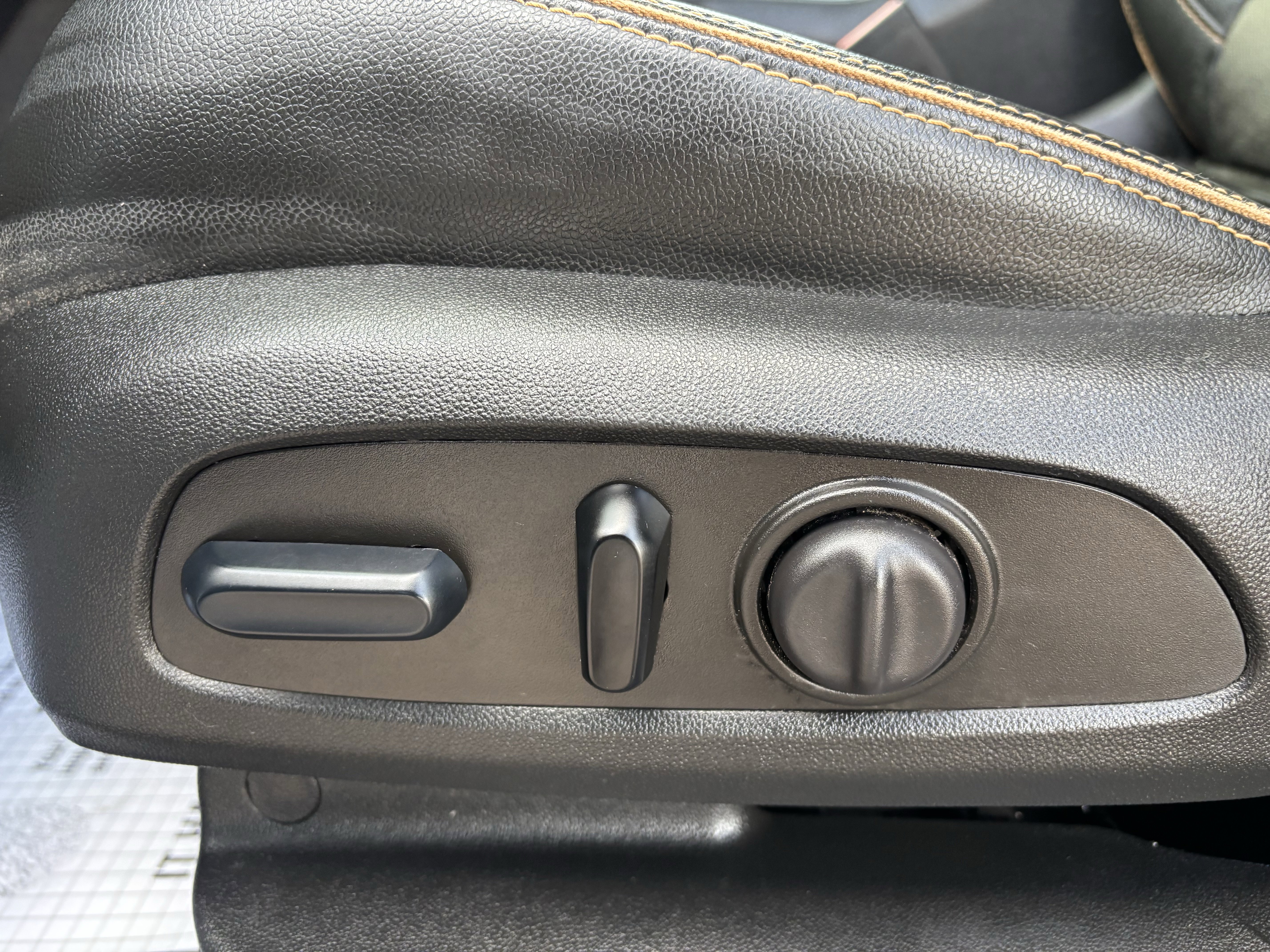 Used 2024 GMC Terrain AT4 w/ Infotainment Package II image 13