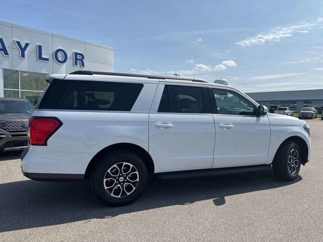 Used 2024 Ford Expedition Max XLT image 18