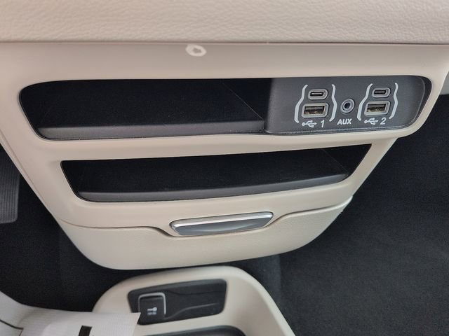 Used 2024 Chrysler Pacifica Touring-L image 25