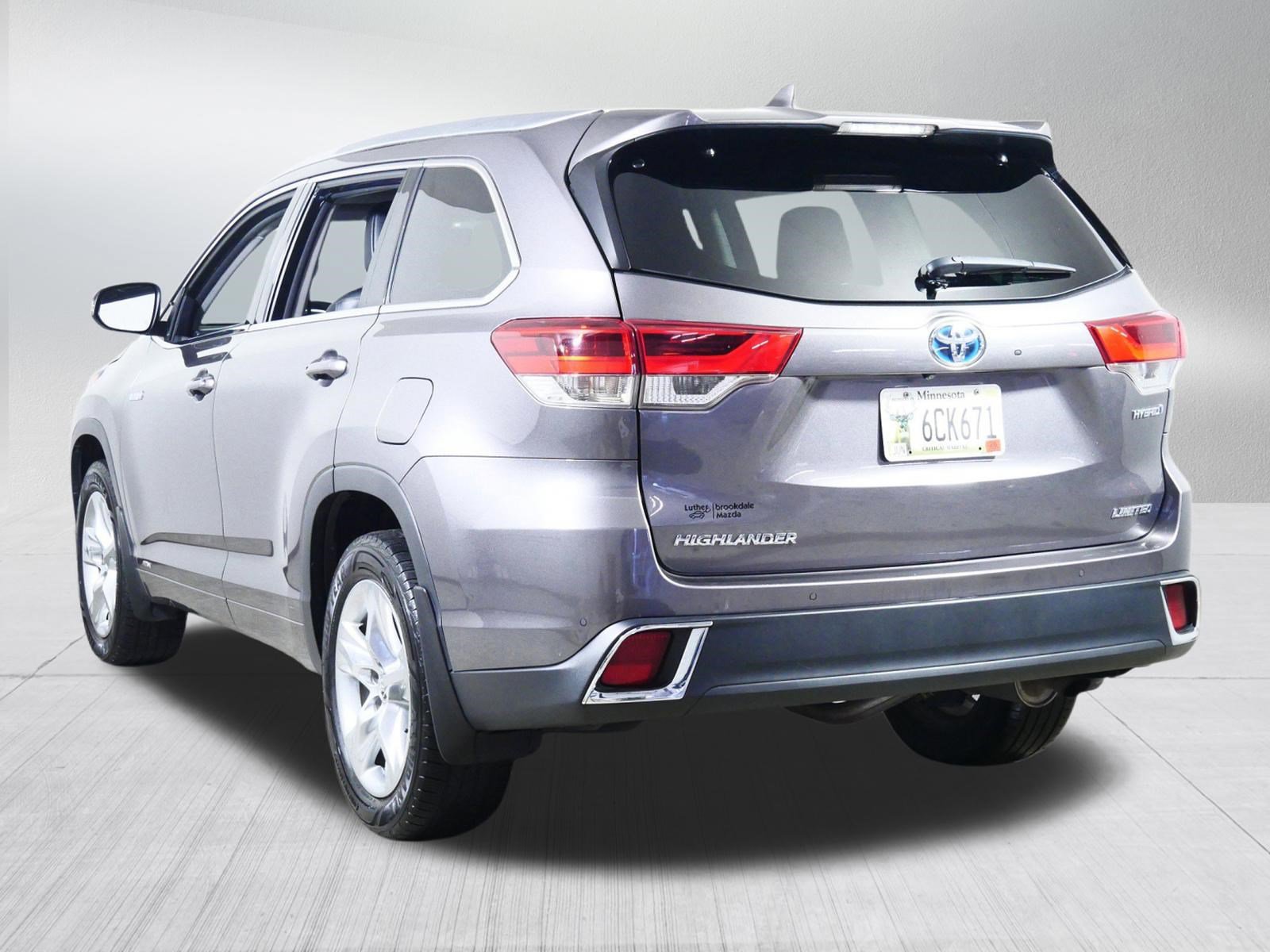 Used 2017 Toyota Highlander Limited AWD/4WD image 5