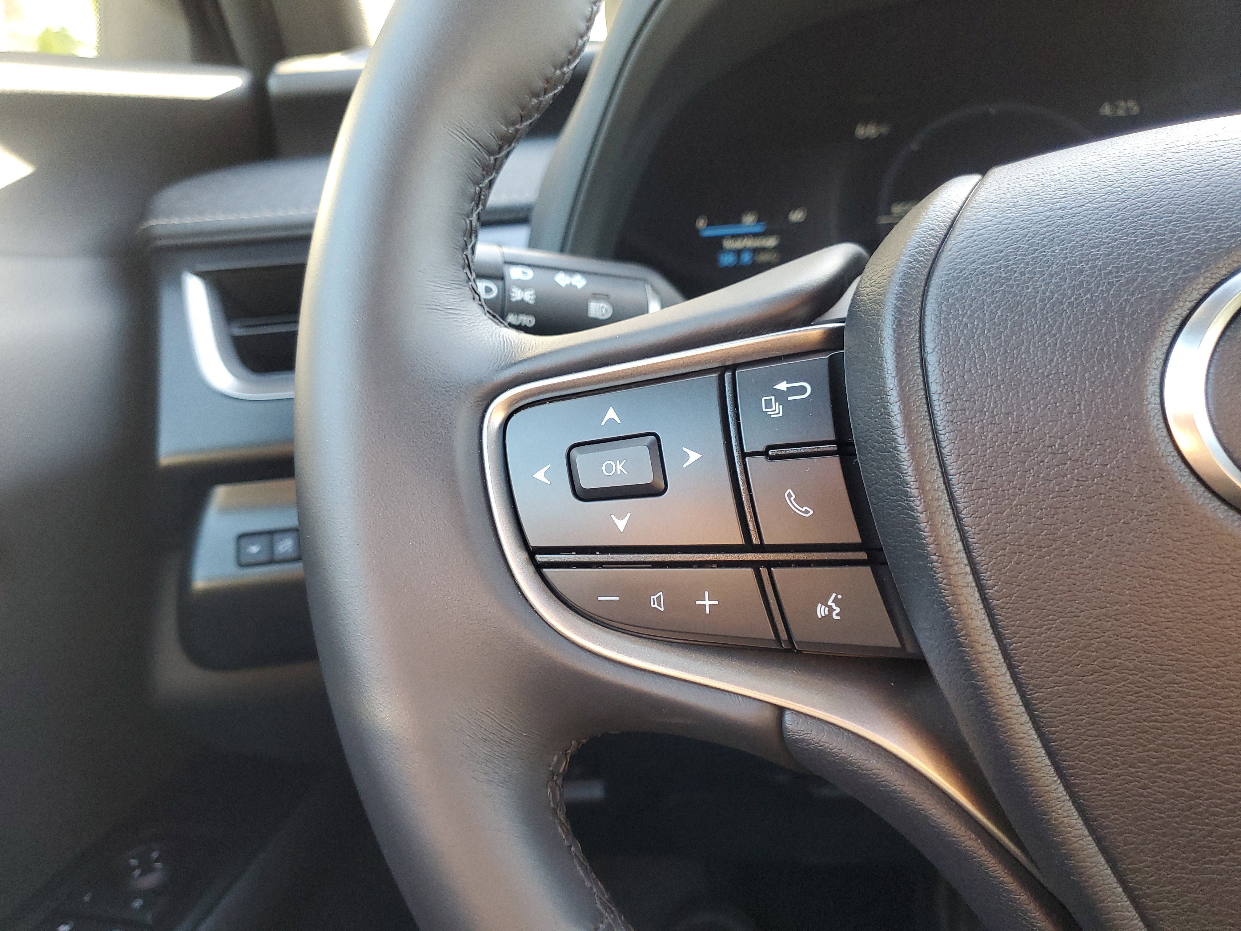 Used 2025 Lexus UX 300h FWD w/ Accessory Package (Z1) image 26