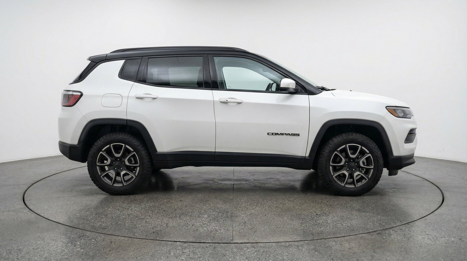 Used 2025 Jeep Compass Trailhawk AWD/4WD image 11