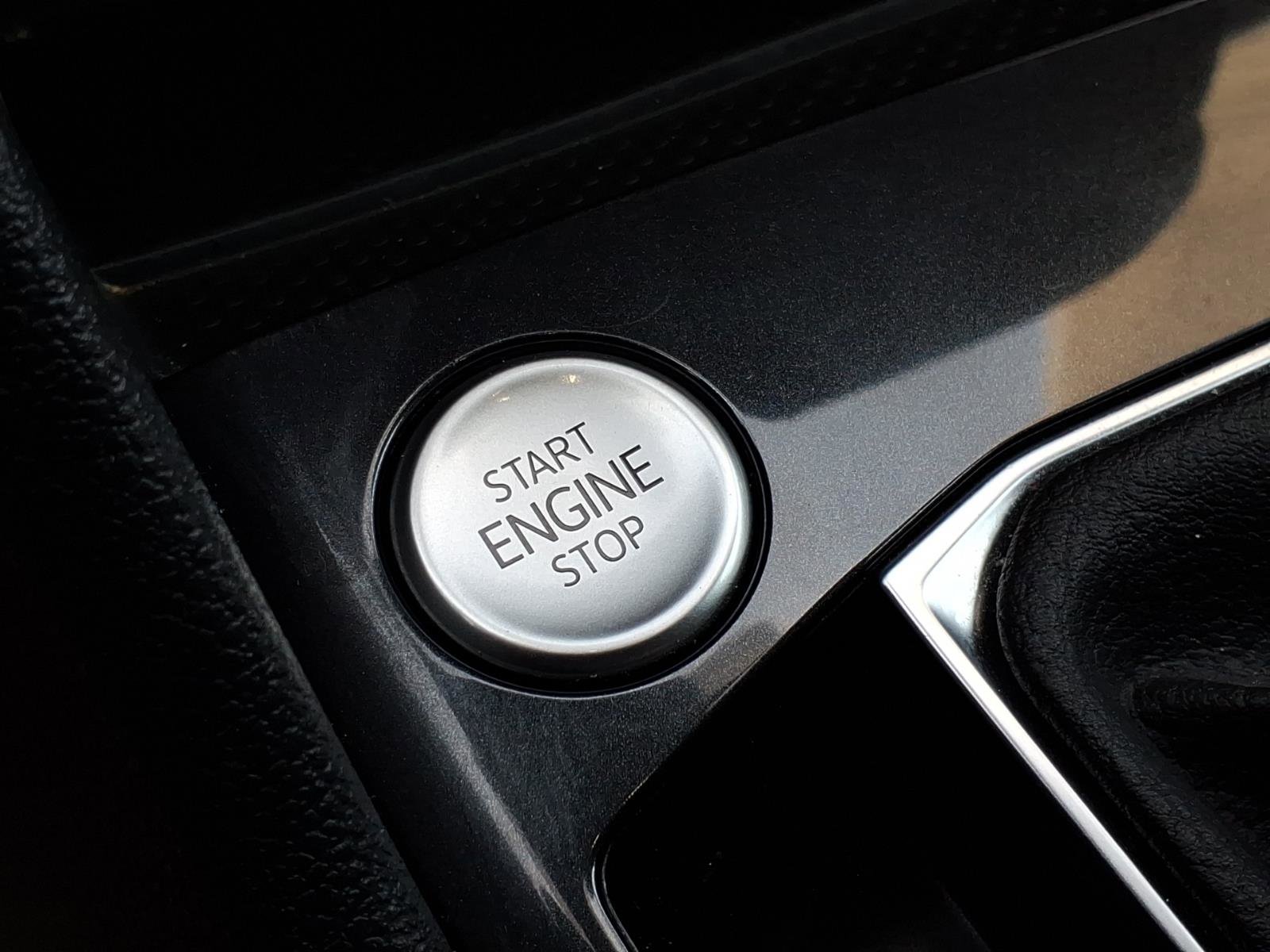 Certified 2023 Volkswagen Tiguan SE R-Line FWD image 33