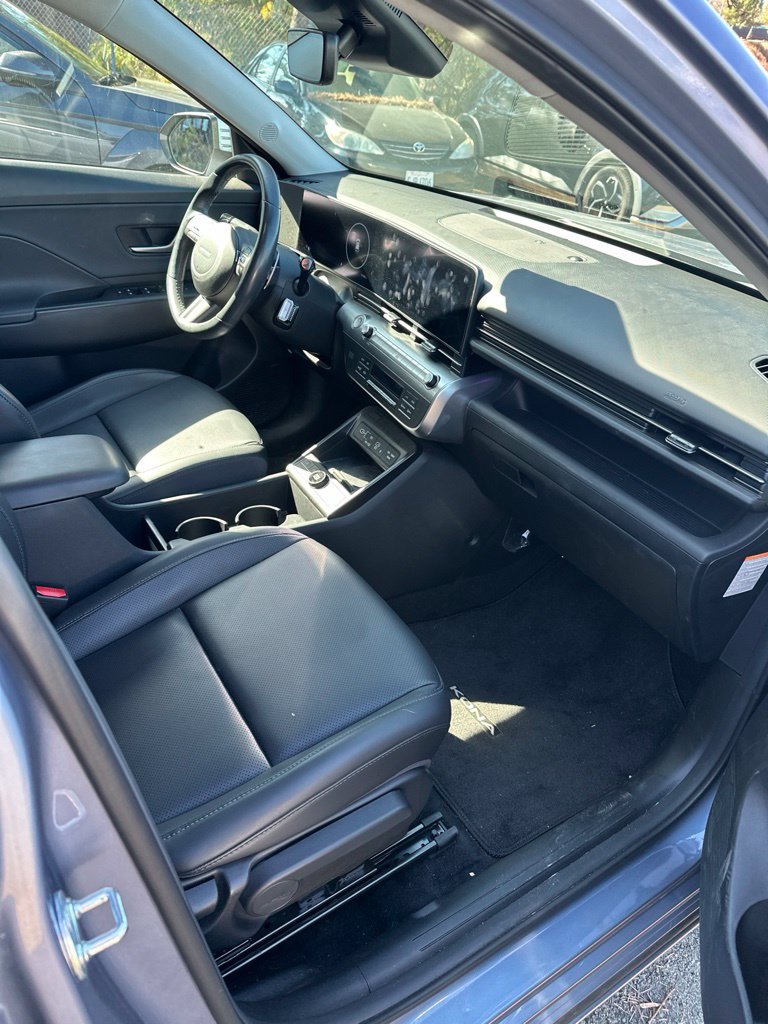 Used 2025 Hyundai Kona Limited FWD image 7