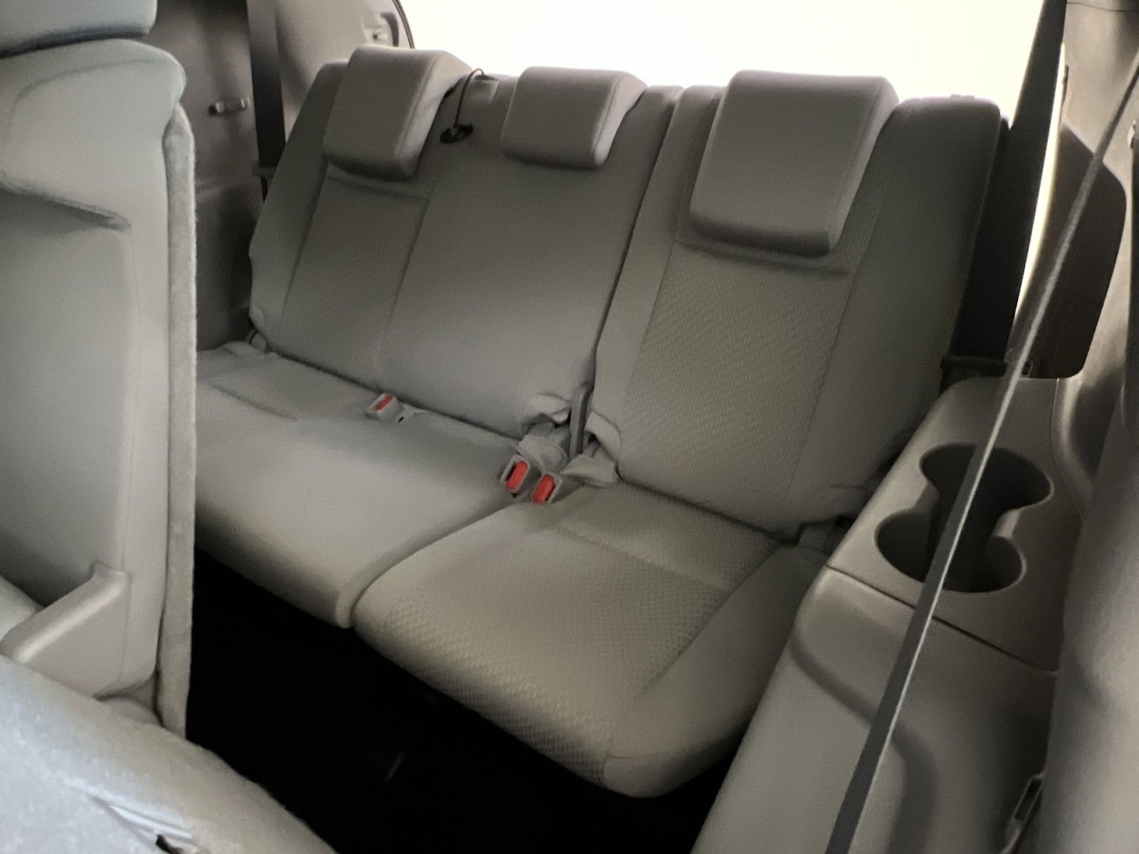 Used 2017 Toyota Highlander LE FWD image 25