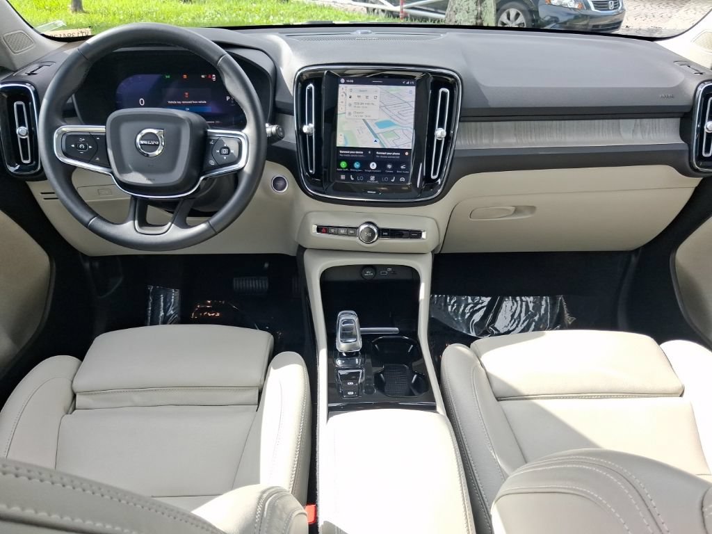 Used 2025 Volvo XC40 B5 Ultra w/ Protection Package Premier AWD/4WD image 9