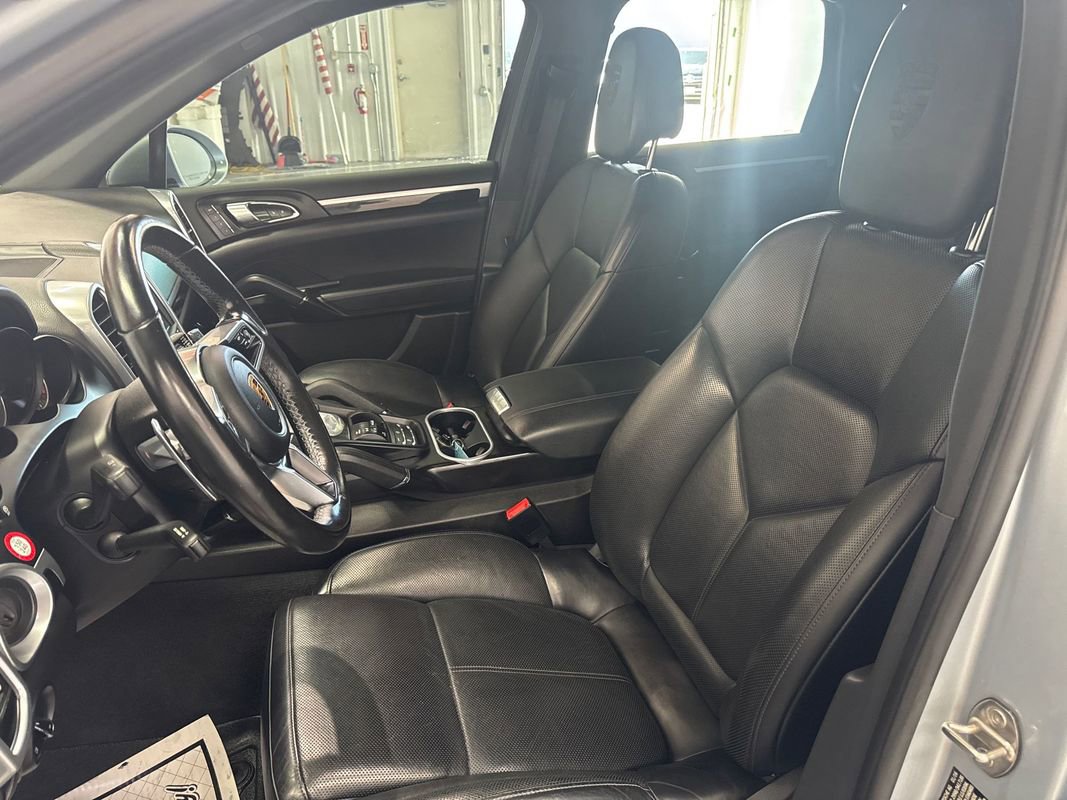 Used 2016 Porsche Cayenne S AWD/4WD image 9