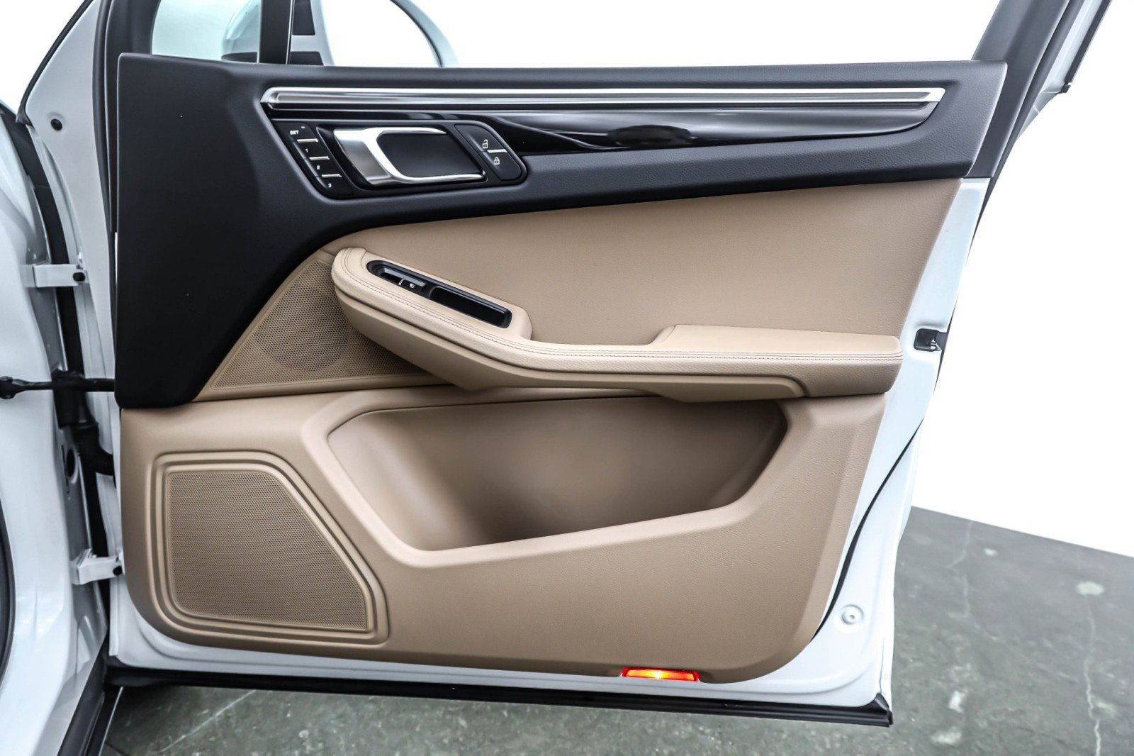 Used 2019 Porsche Macan image 23