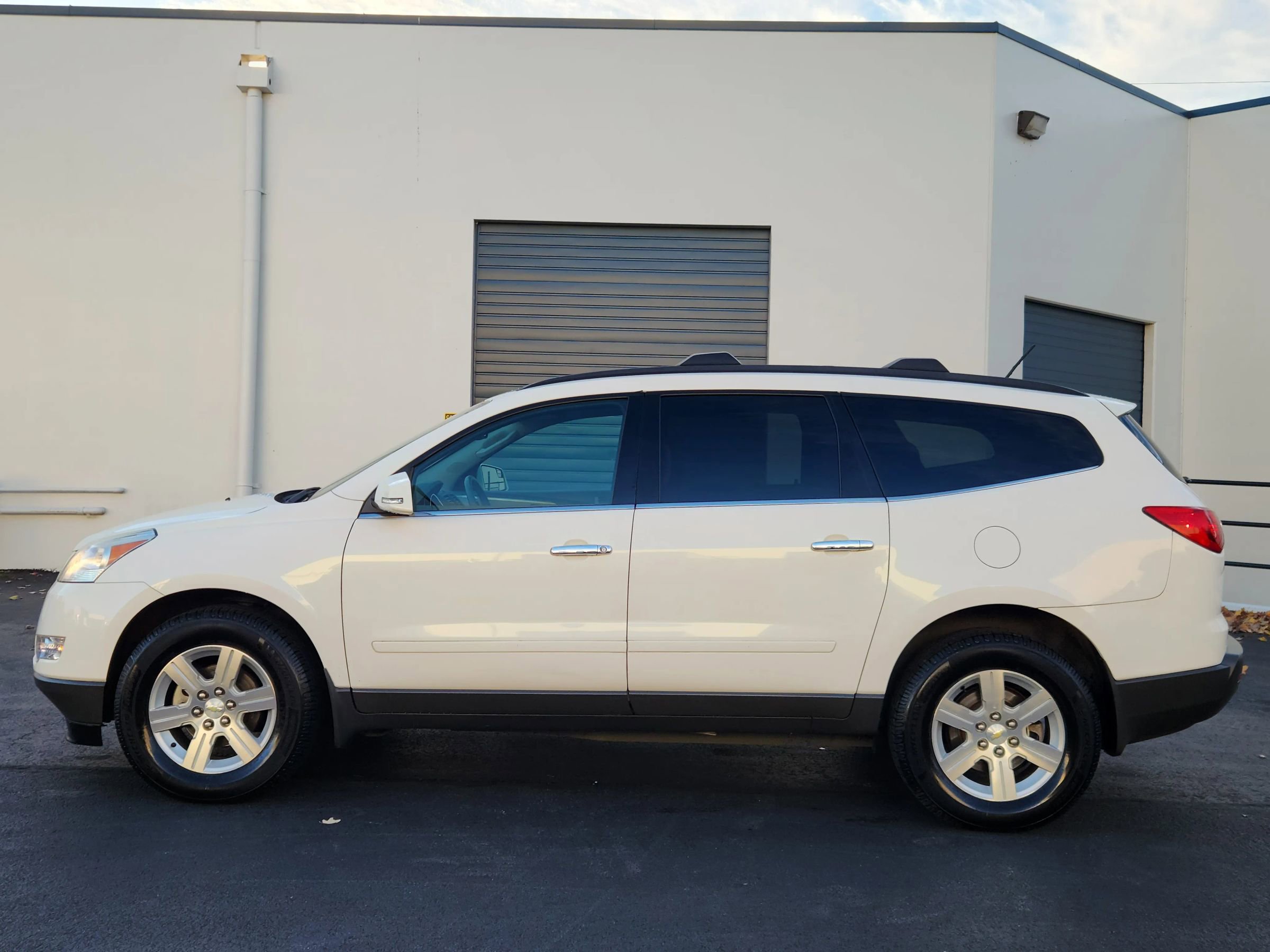 Used 2011 Chevrolet Traverse LT w/ Personal Connectivity Package image 2