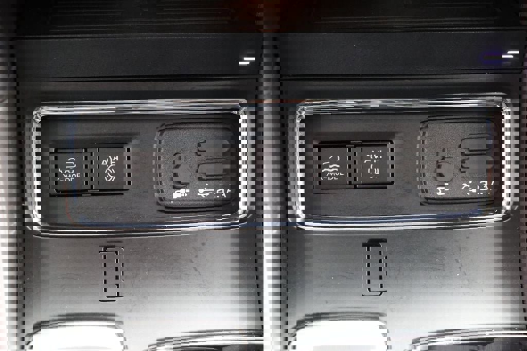 Used 2022 Subaru Ascent Limited w/ Technology Package image 29