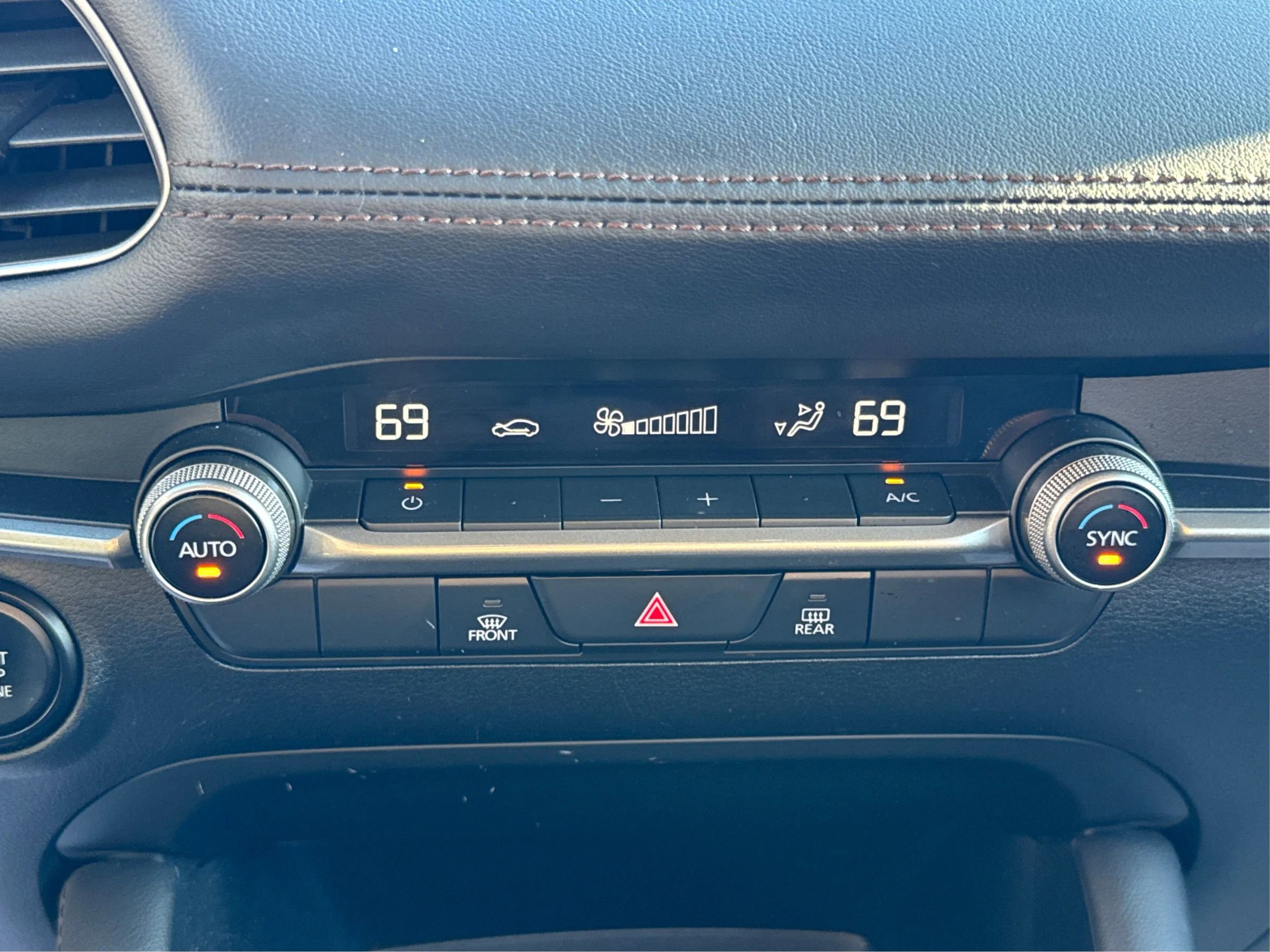 Used 2023 MAZDA MAZDA3 s image 25