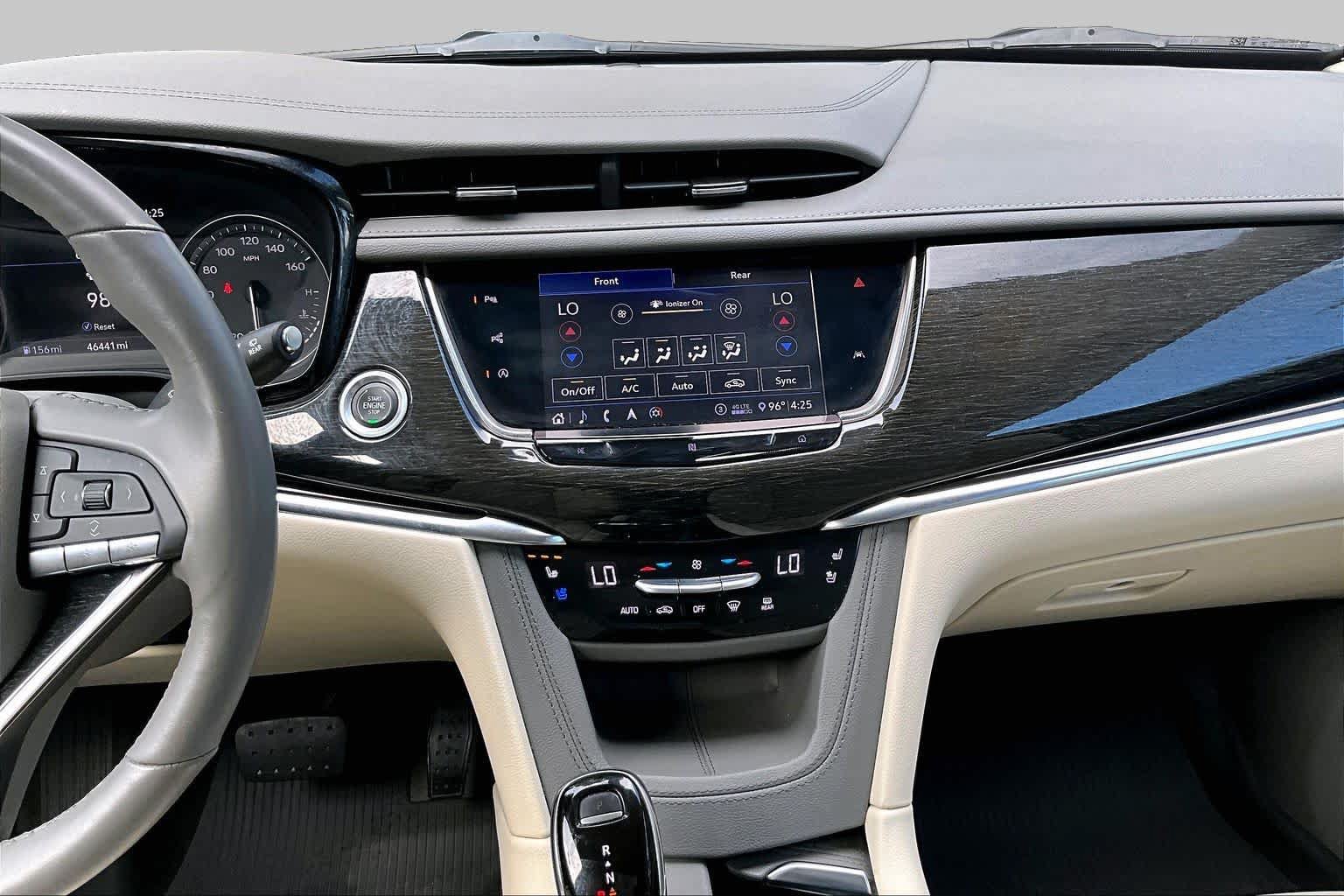 Used 2020 Cadillac XT6 Premium Luxury FWD image 7