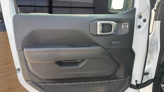 Used 2025 Jeep Wrangler Sahara image 21