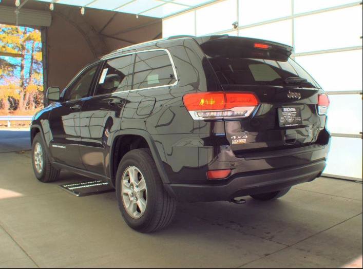 Used 2015 Jeep Grand Cherokee Laredo w/ Quick Order Package 23E AWD/4WD image 3