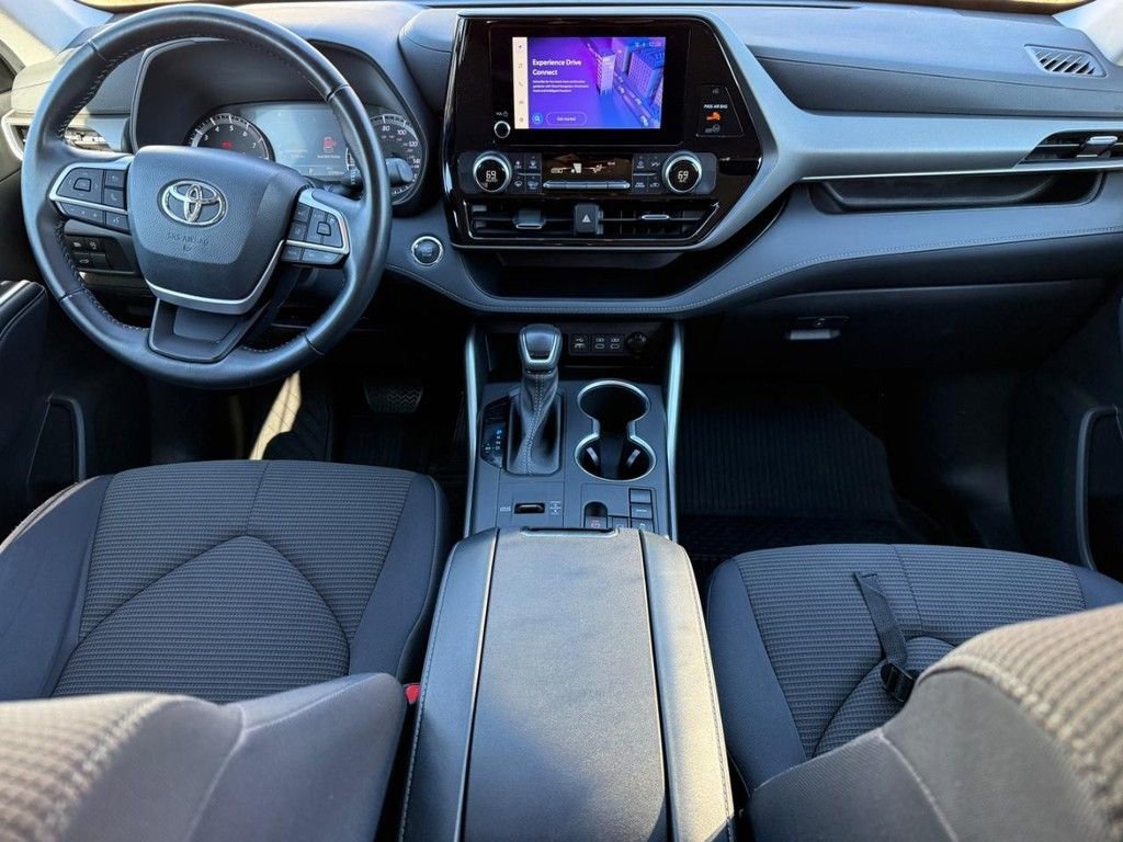 Used 2023 Toyota Highlander LE image 13