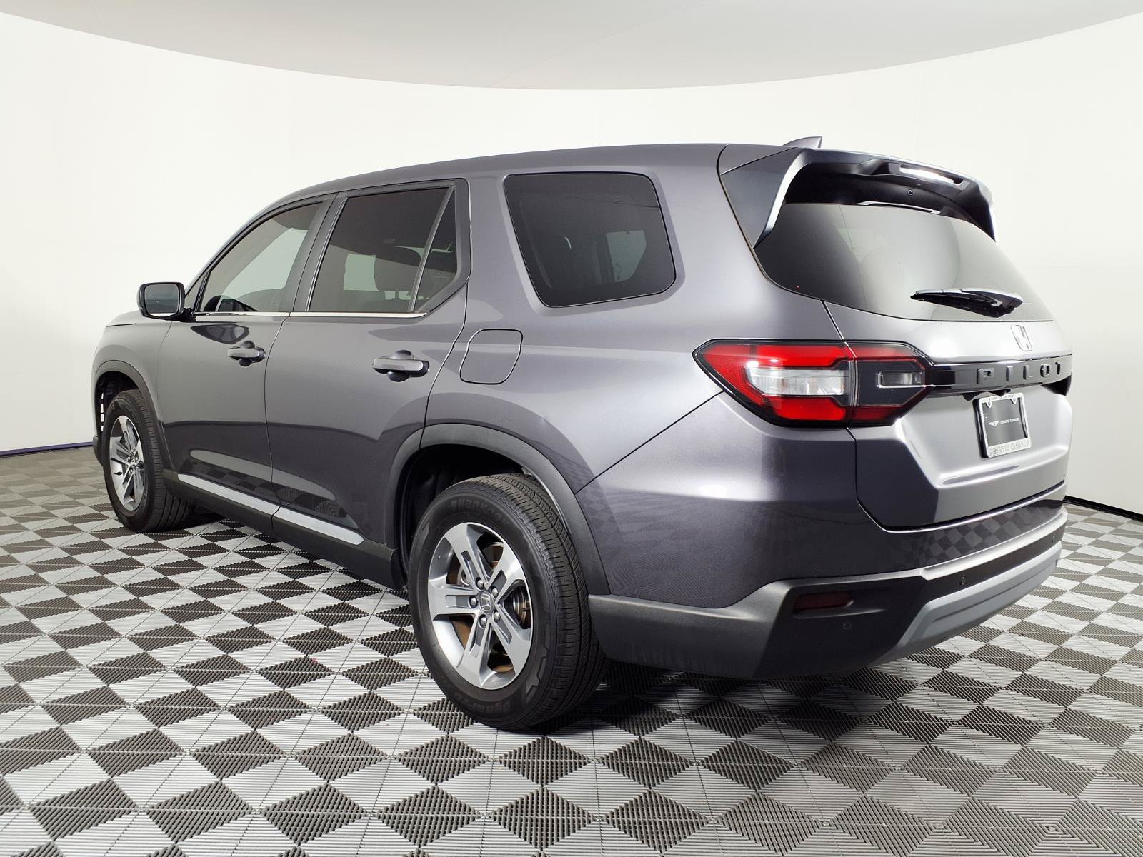 Used 2024 Honda Pilot EX-L image 6