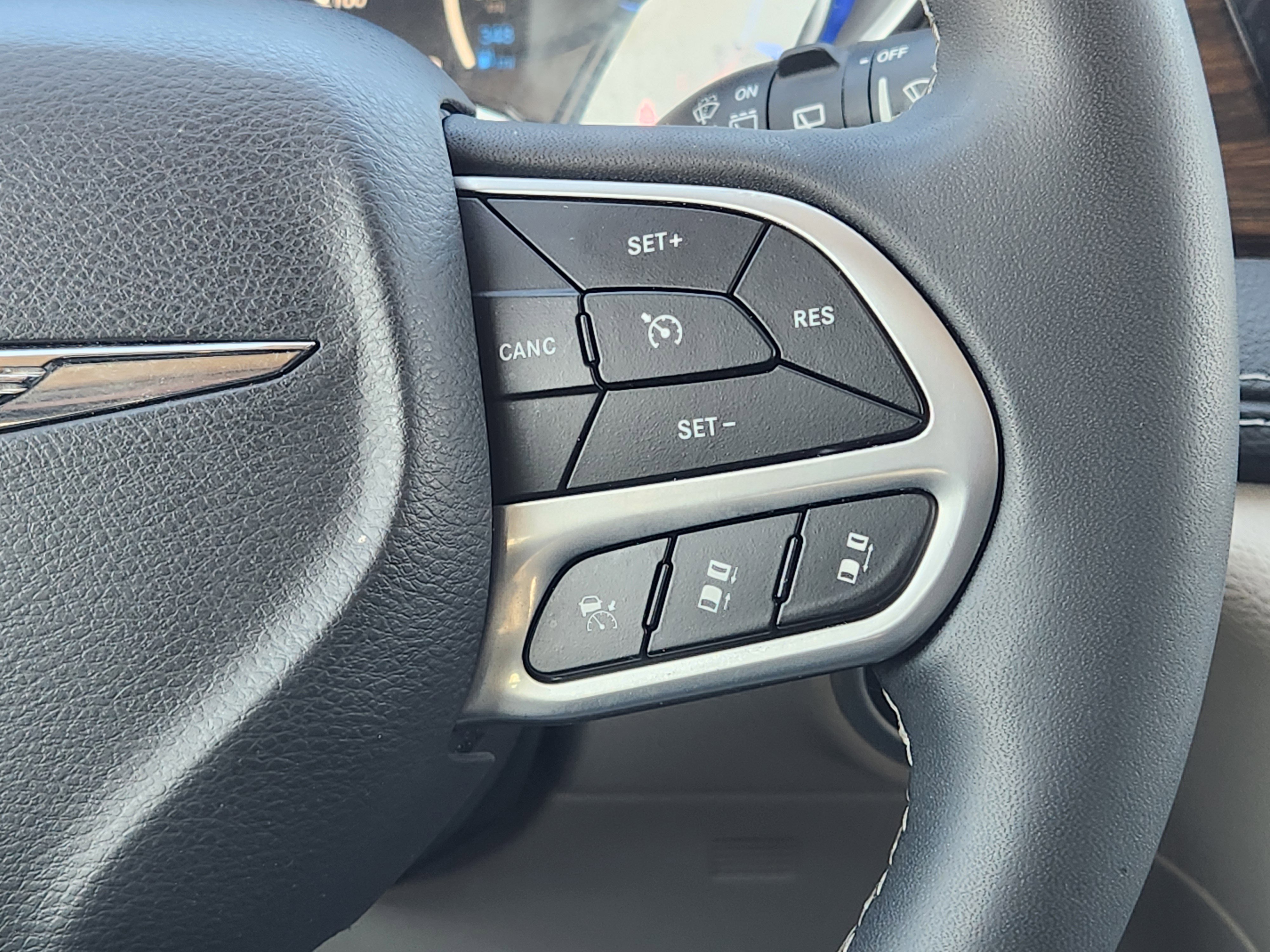 Used 2022 Chrysler Pacifica Limited image 28