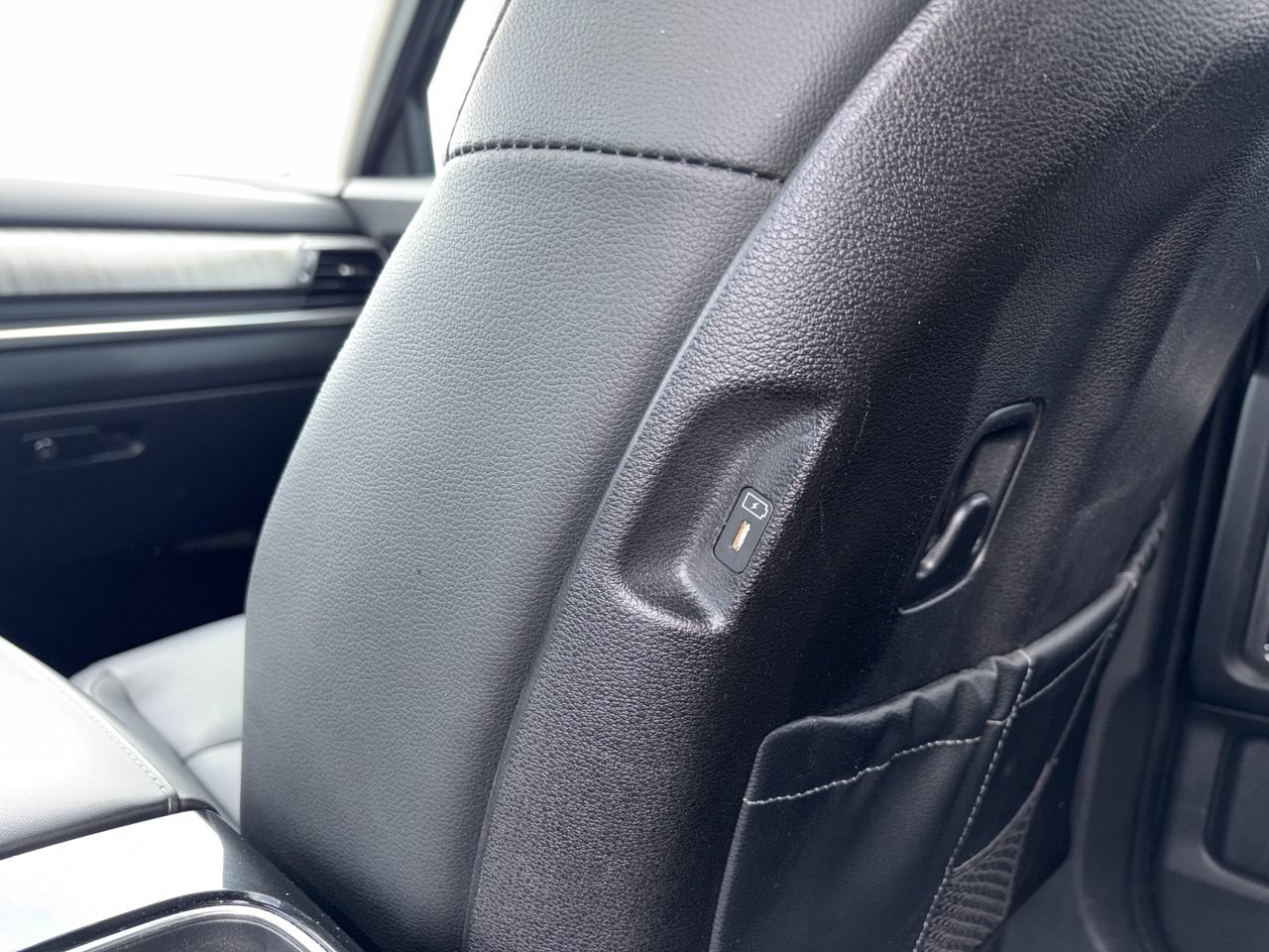 Used 2024 Kia Telluride EX w/ EX Captain's Chair Package FWD image 22