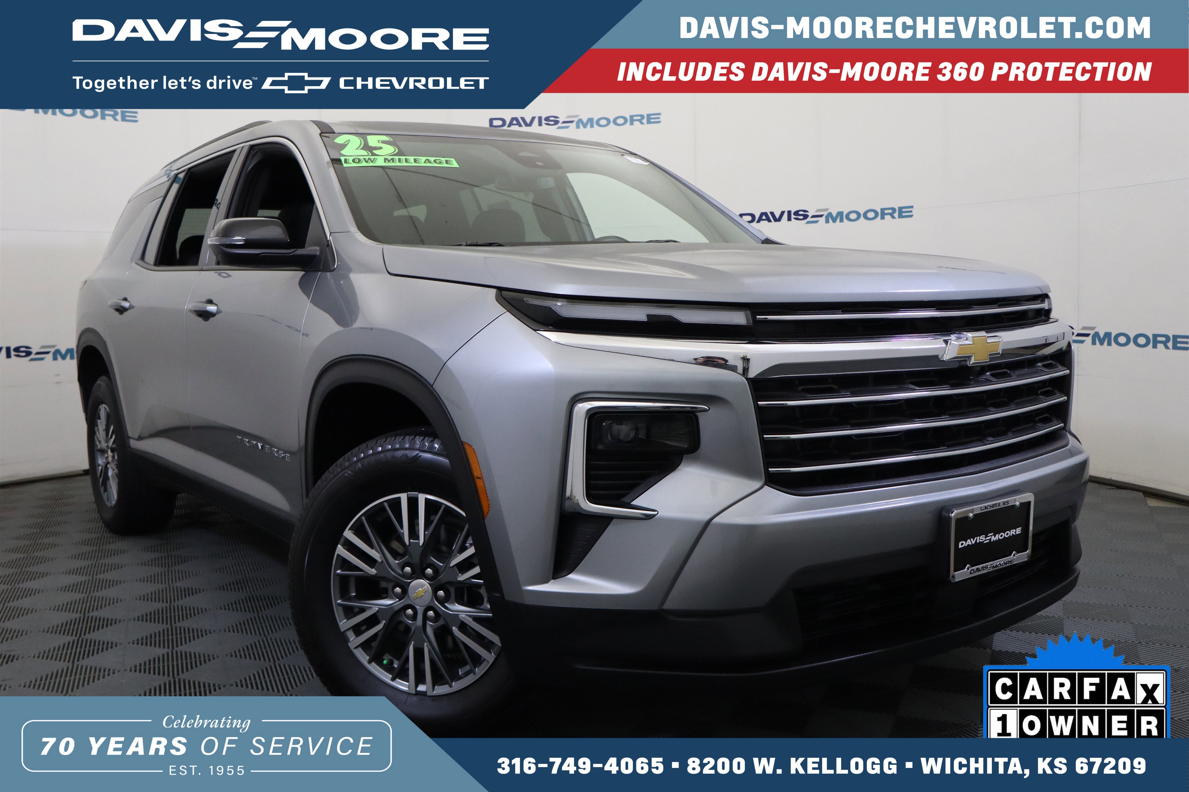 Used 2025 Chevrolet Traverse LT image 1