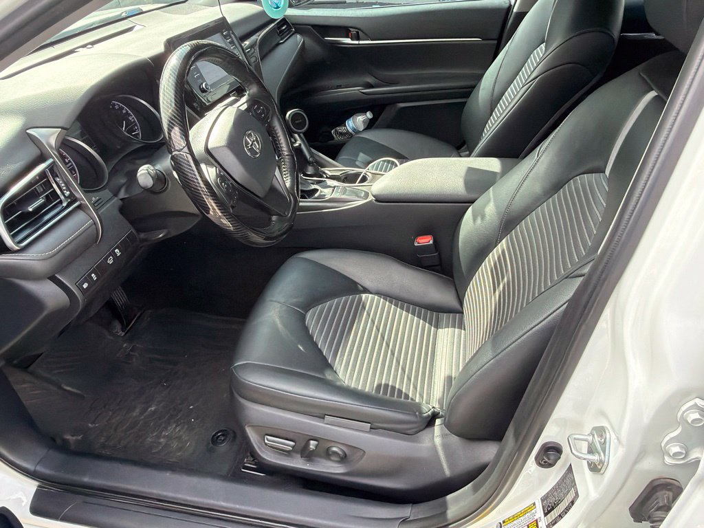 Used 2022 Toyota Camry SE w/ Convenience Package FWD image 4