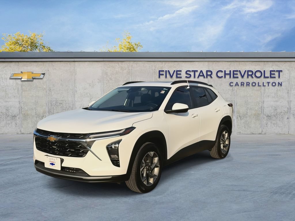Used 2026 Chevrolet Trax LT w/ Sunroof Package FWD image 4