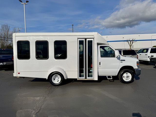 Used 2013 Ford E-350 and Econoline 350 Super Duty w/ Shuttle Bus Prep Pkg RWD image 3