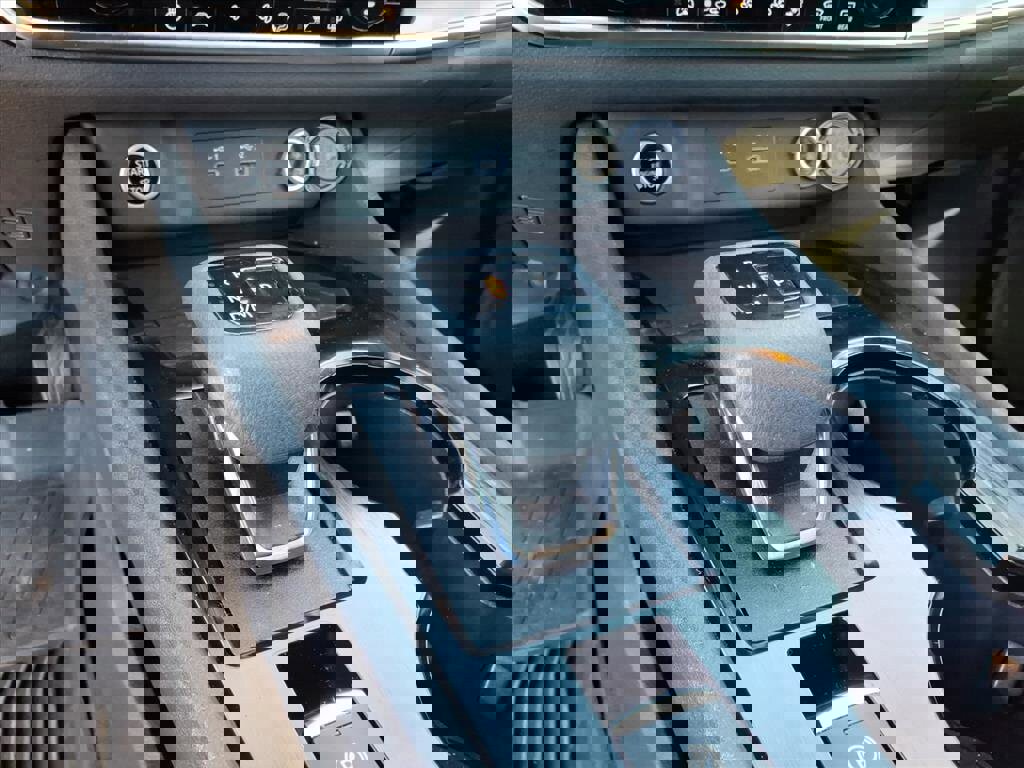 Used 2023 Nissan Rogue SV w/ SV Premium Package image 12