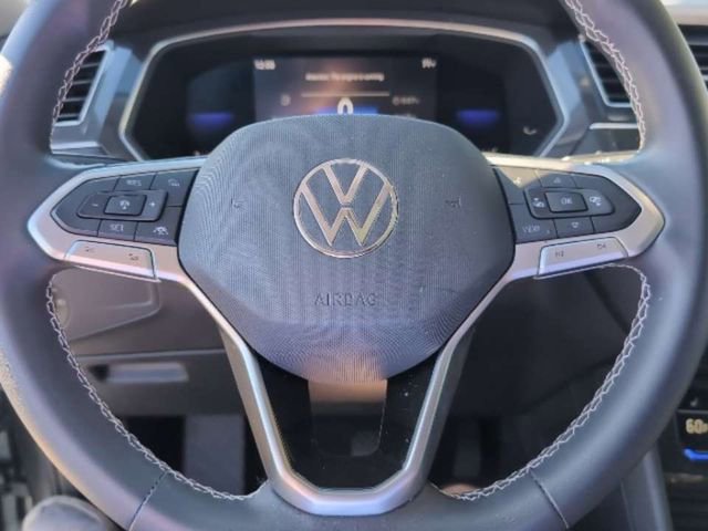 Used 2022 Volkswagen Tiguan SE w/ Panoramic Sunroof Package image 11