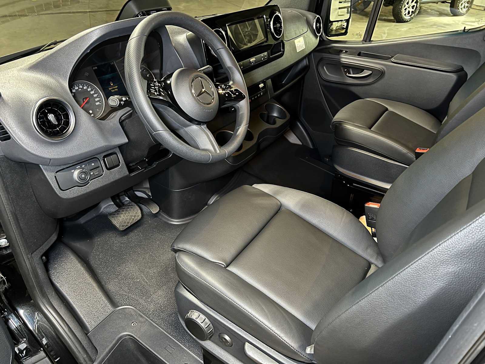 Used 2025 Mercedes-Benz Sprinter 2500 image 23
