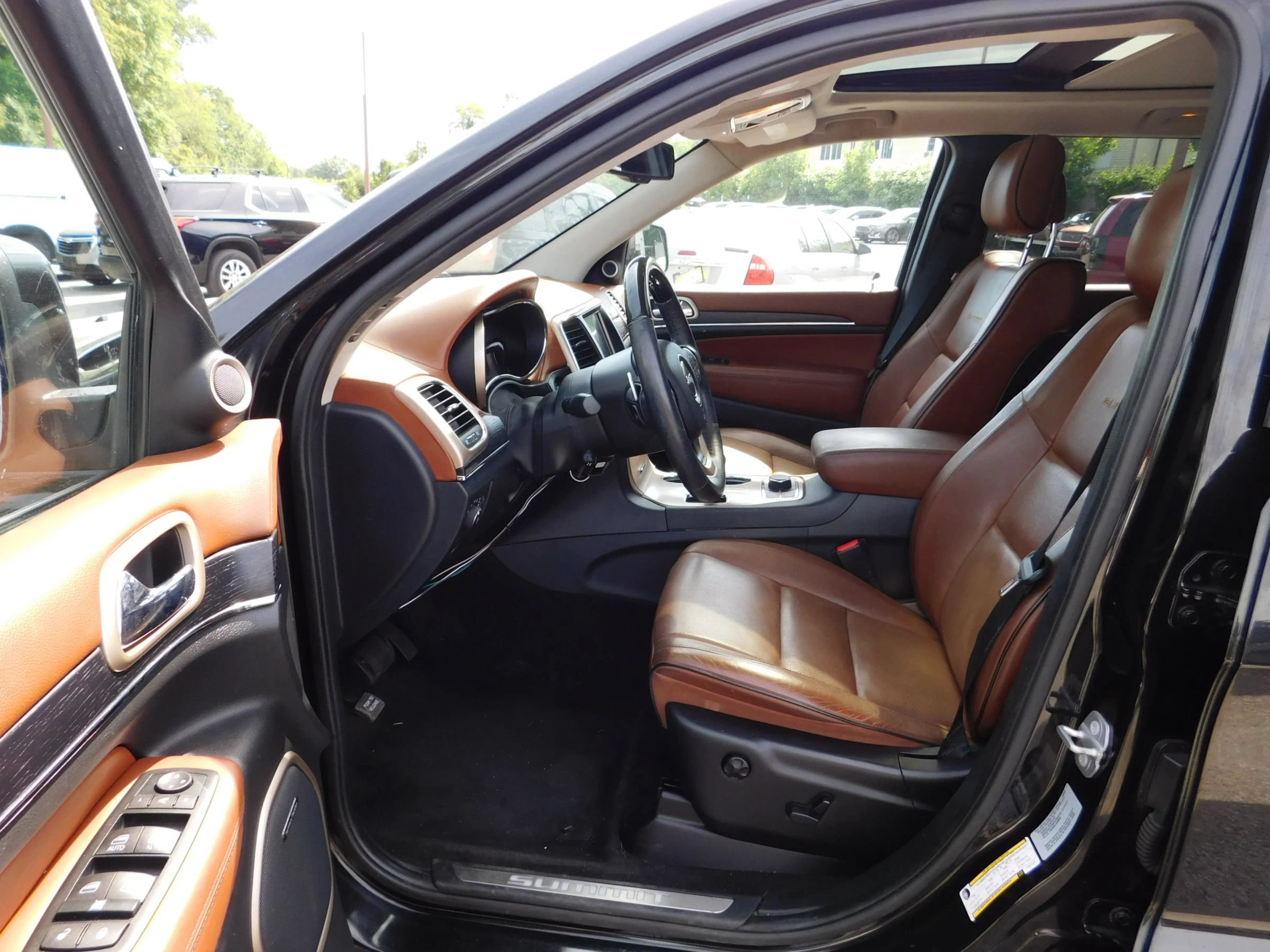 Used 2015 Jeep Grand Cherokee Summit w/ Platinum Series Group AWD/4WD image 18